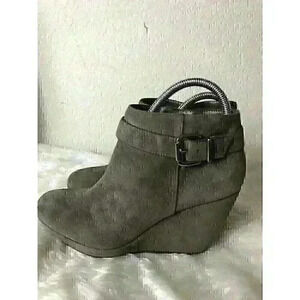 Geox Respira Women's Size 39 Gray Suede Wedges Heel Ankle Boots Style #D03Q8M